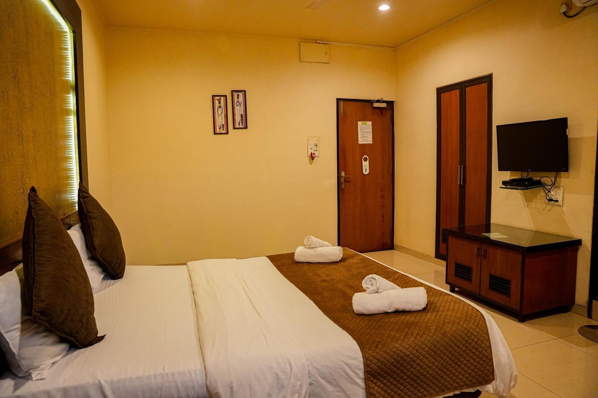 Hotel Viva Inn Yerandwane Exteriér fotografie