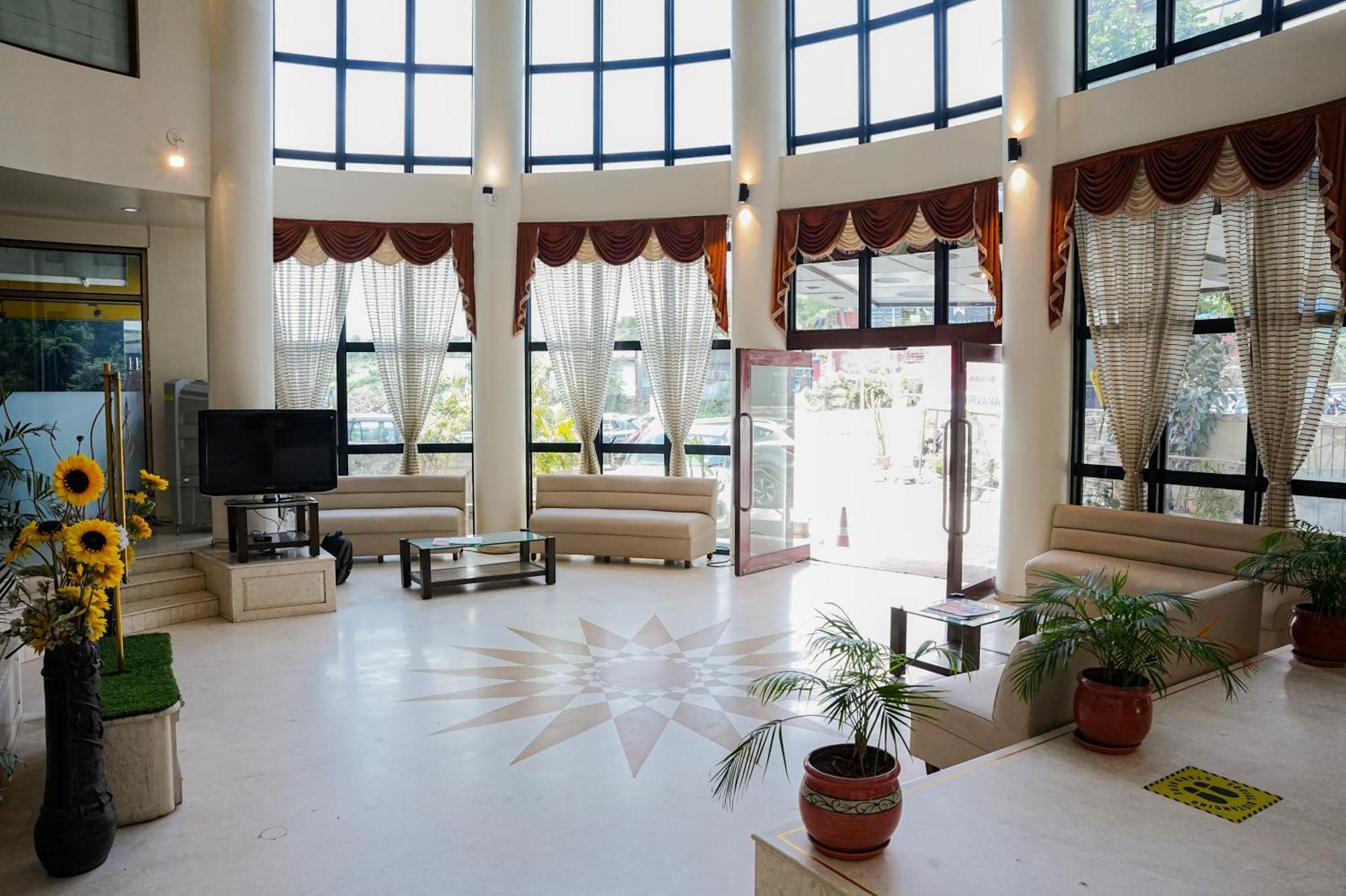 Hotel Viva Inn Yerandwane Exteriér fotografie